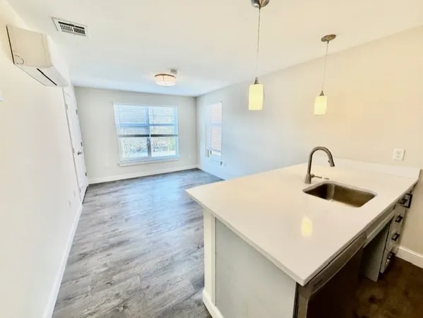 $2,495 | 882 Massachusetts Avenue, Unit 3C, Arlington, MA 02476