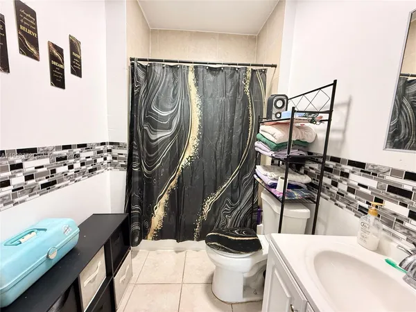 $3,000 | 597 Northwest 69th Street, Miami, FL 33150