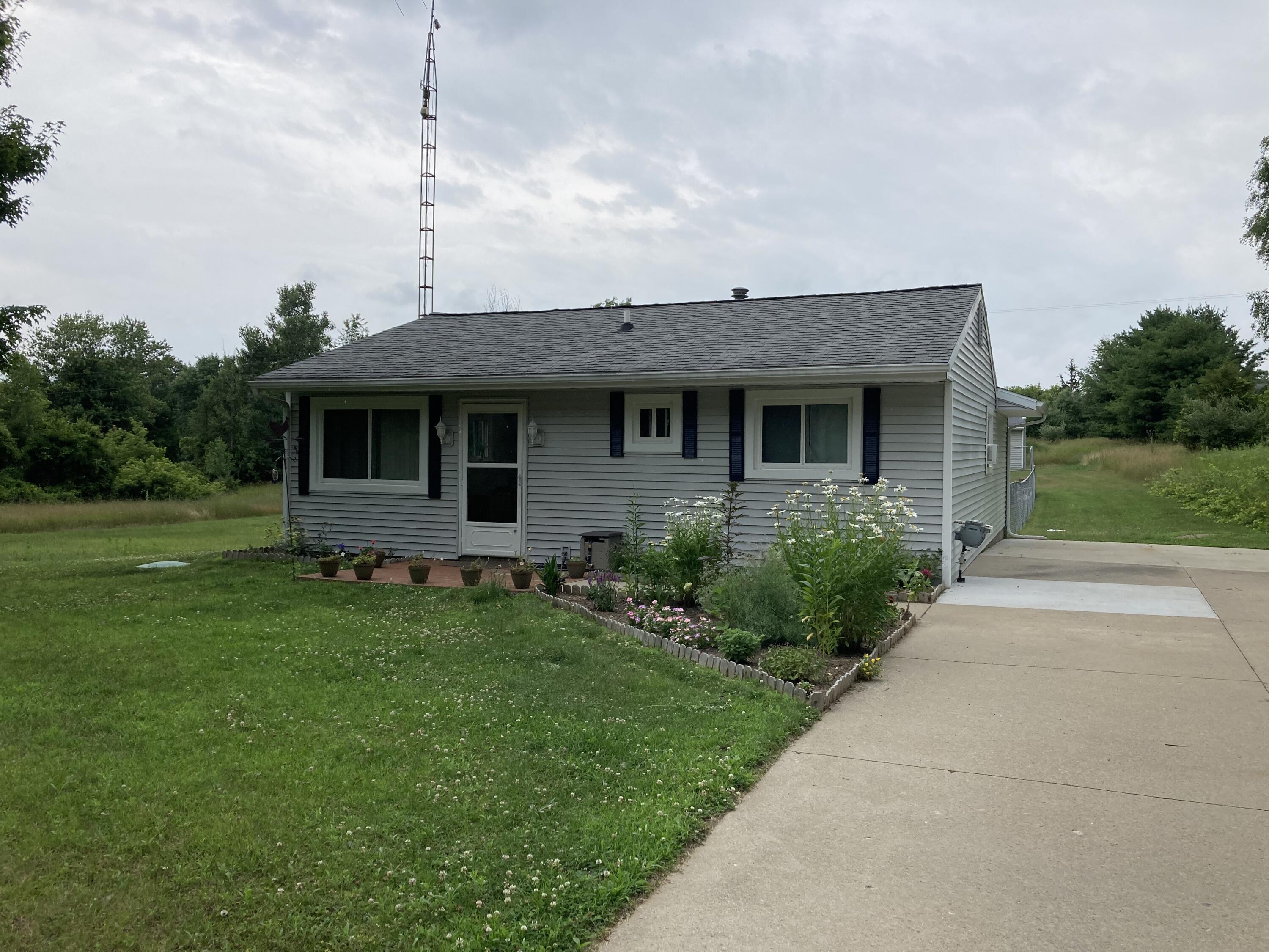 6750 Riverside Road Clarklake, MI 49234 - Photo 2 of 27 A93D651C-6DCB-4DE1-8533-BCF055087172