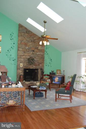18790 Canby Road Leesburg, VA 20175 - Photo 2 of 17 Family room