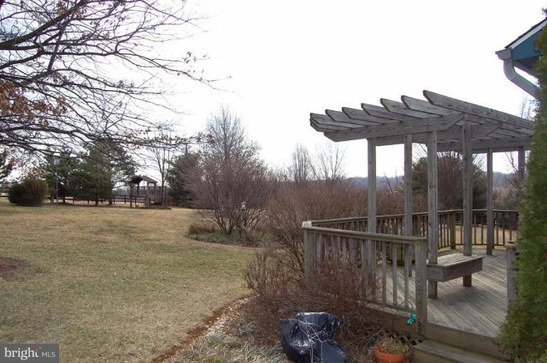 18790 Canby Road Leesburg, VA 20175 - Photo 15 of 17 Deck
