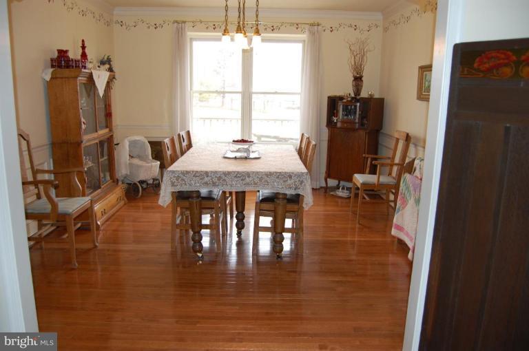 18790 Canby Road Leesburg, VA 20175 - Photo 8 of 17 Dining Room