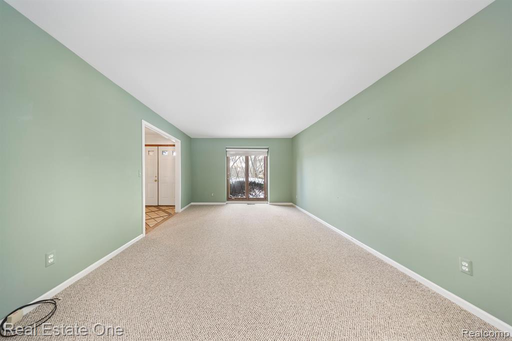 441 Silvervale Drive Rochester Hills, MI 48309 - Photo 6 of 57