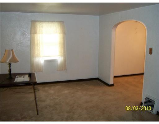 711 Hamil Road Penn Hills, PA 15147 - Photo 6 of 14 Living Room.