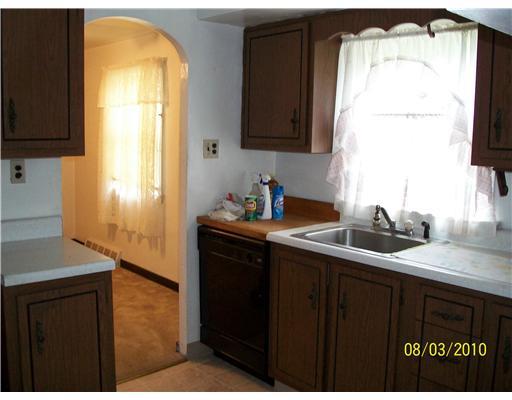 711 Hamil Road Penn Hills, PA 15147 - Photo 9 of 14 Kitchen.