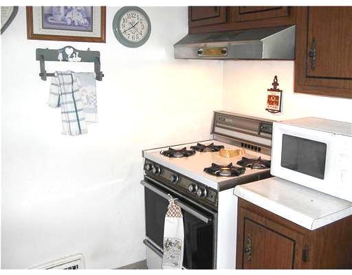 711 Hamil Road Penn Hills, PA 15147 - Photo 10 of 14 Kitchen.