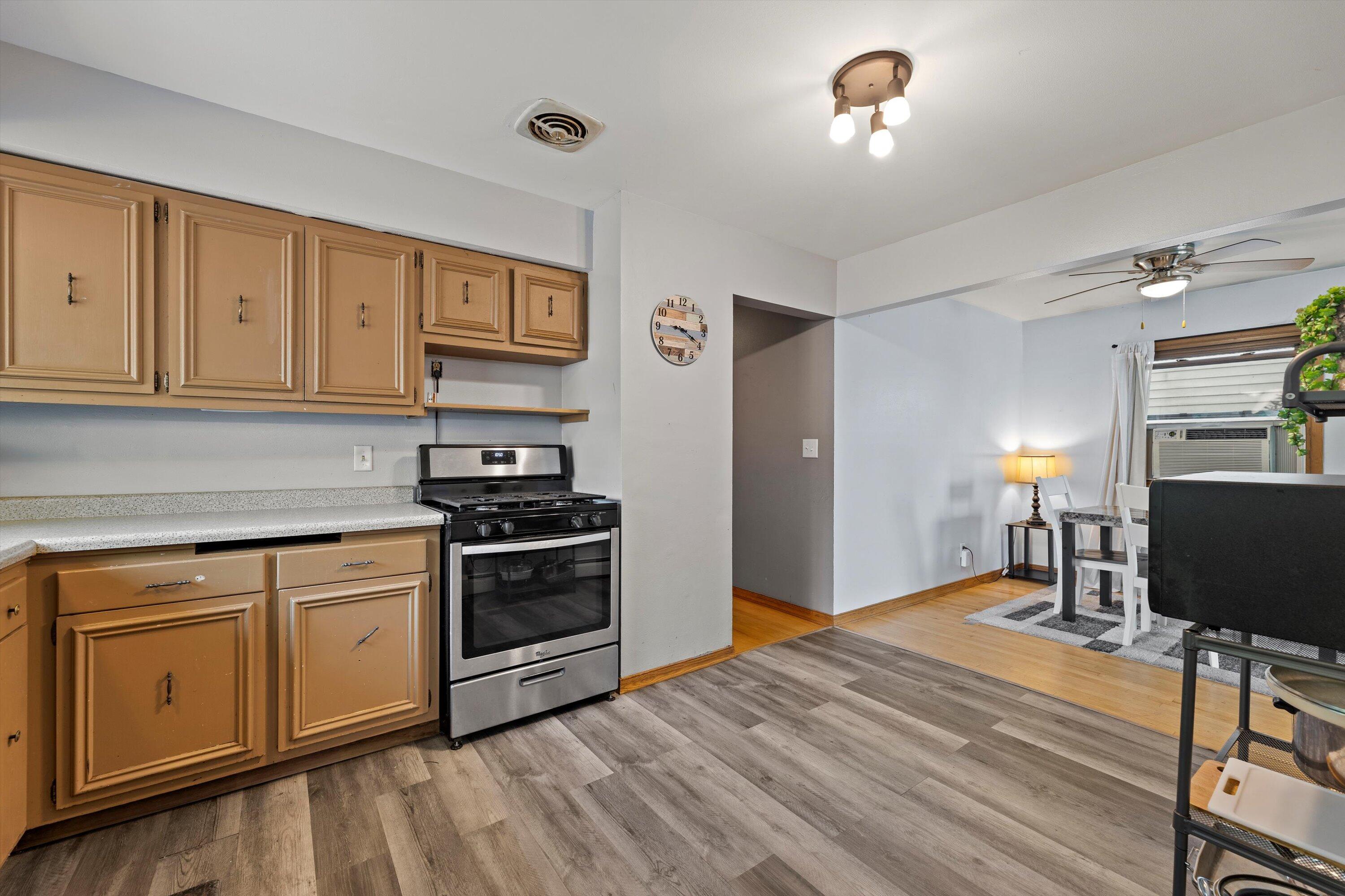 3562 South 97th Street Milwaukee, WI 53228 - Photo 22 of 41 Kitchen