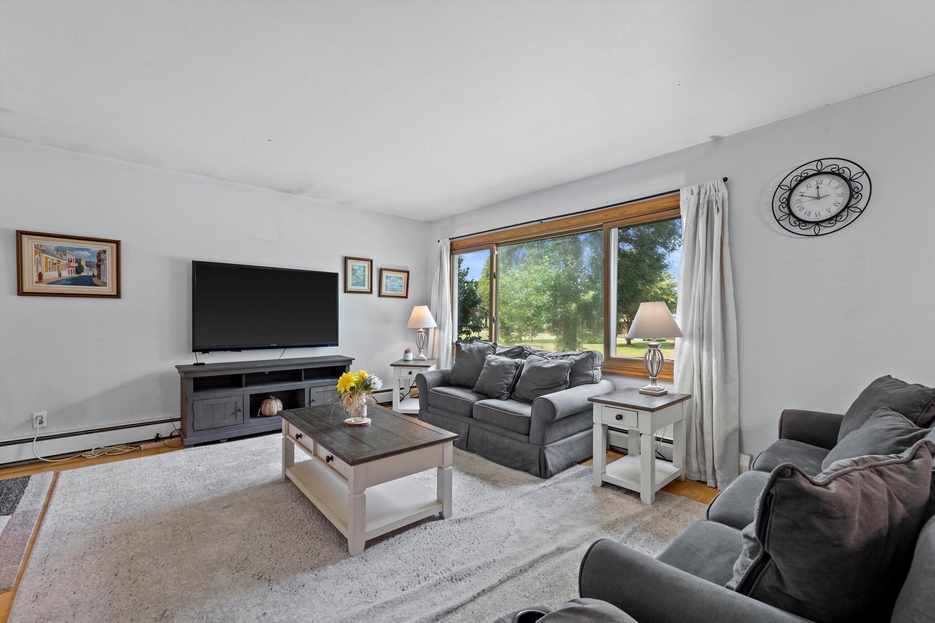 3562 South 97th Street Milwaukee, WI 53228 - Photo 28 of 41 Living Room