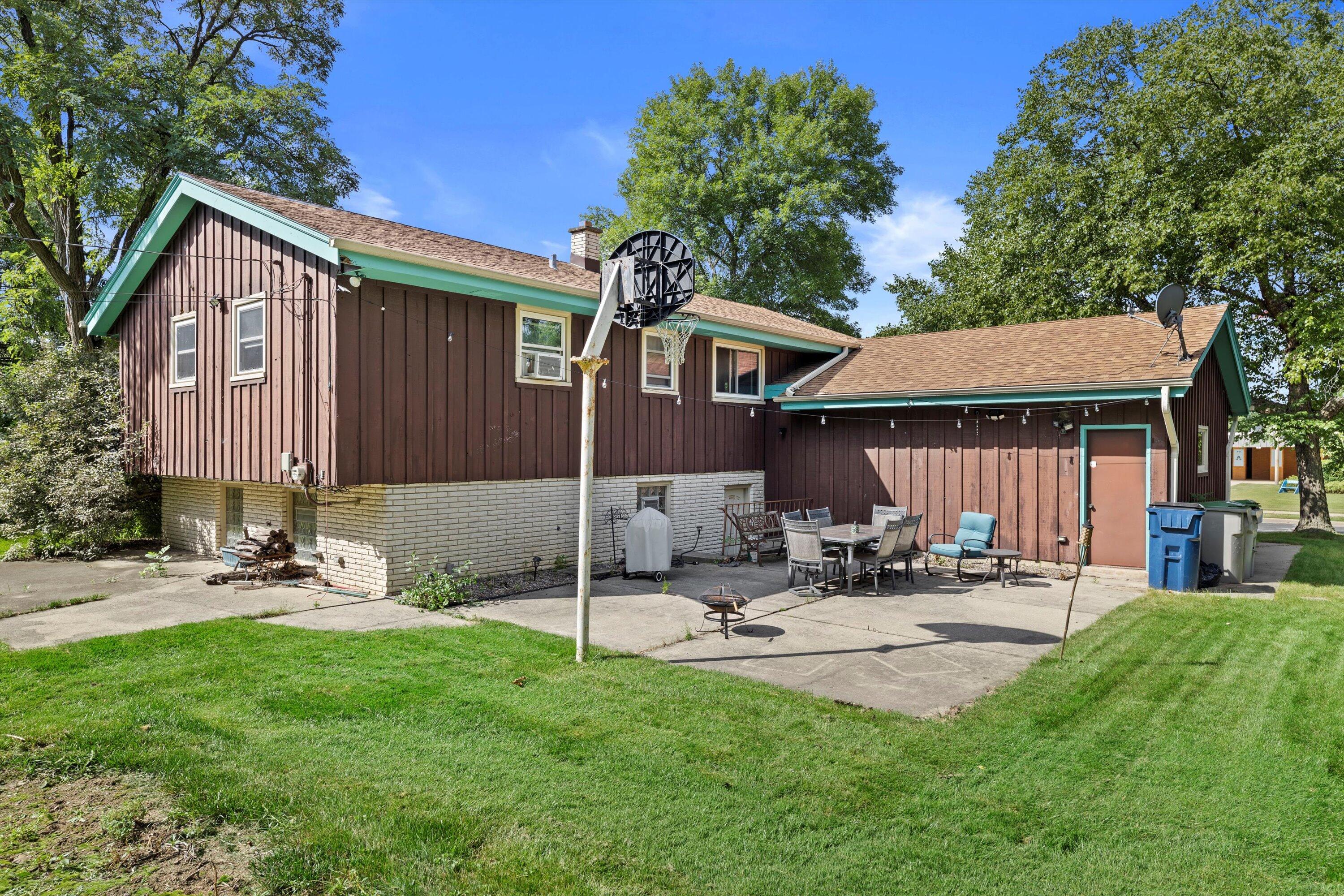 3562 South 97th Street Milwaukee, WI 53228 - Photo 5 of 41 Back Patio