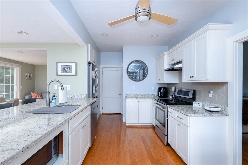 42 Lovell Road Holden, MA 01520 - Photo 3 of 26