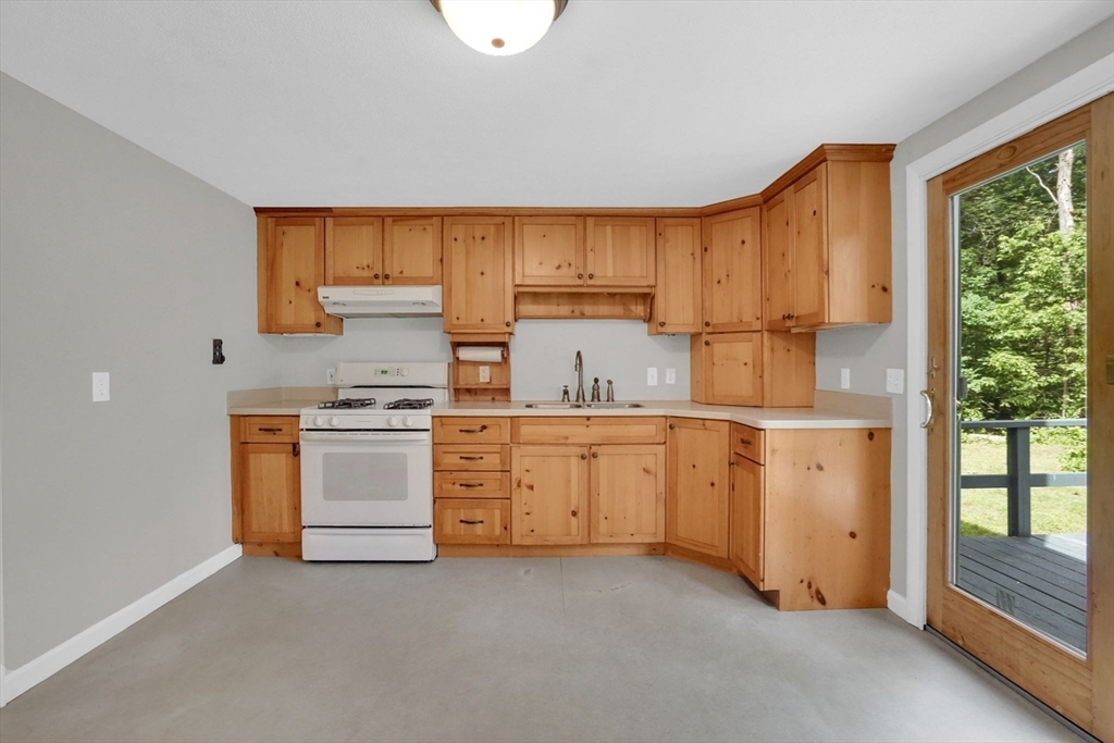 4 Silver Street Monson, MA 01057 - Photo 4 of 29