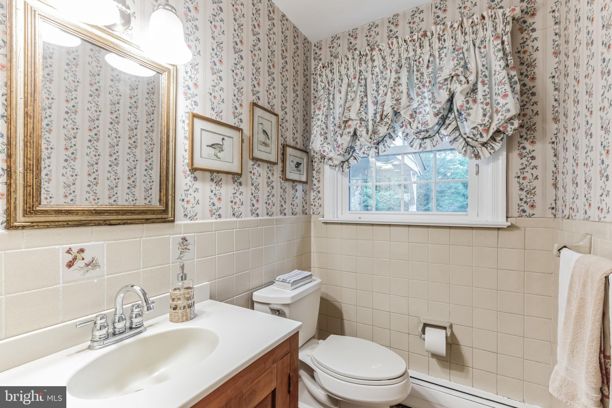 501 Oakbourne Road West Chester, PA 19382 - Photo 22 of 44 Powder Room off Center Hall