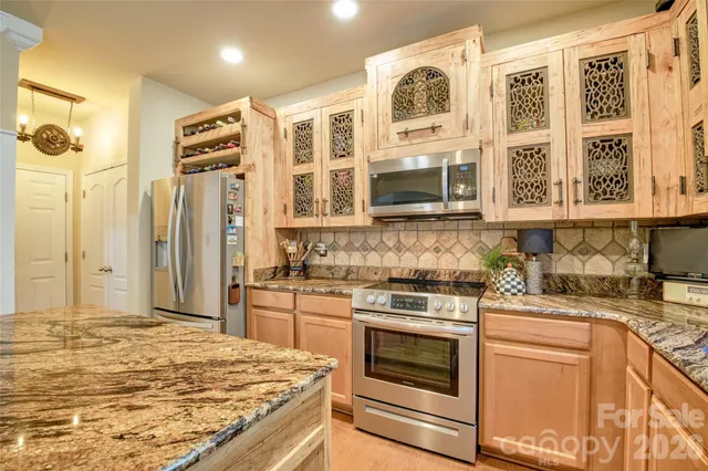 $529,000 | 921 High Glenn Court, Lake Wylie, SC 29710