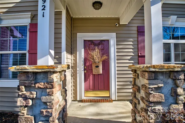 $529,000 | 921 High Glenn Court, Lake Wylie, SC 29710