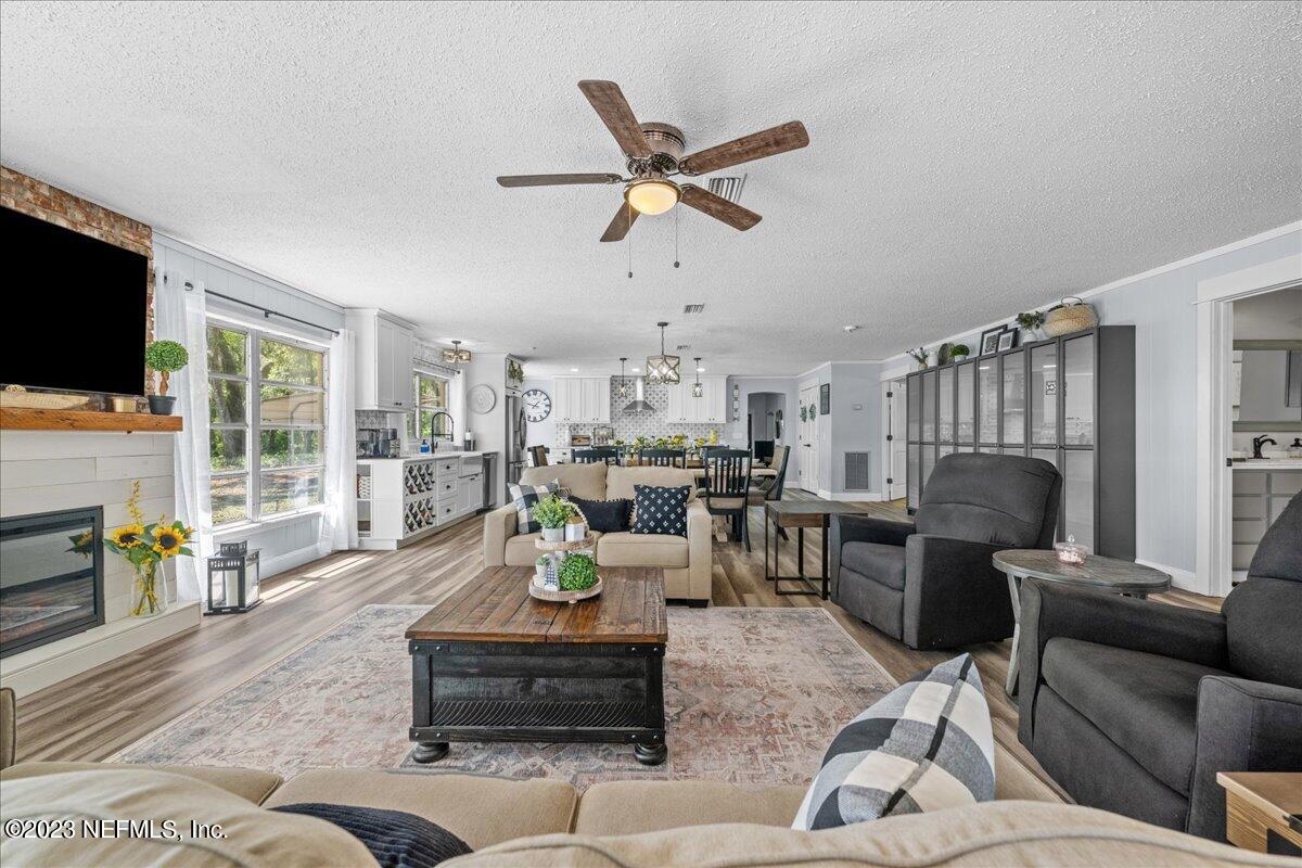 256 Swan Lake Road Melrose, FL 32666 - Photo 11 of 42 21-JWLeePhoto-5523