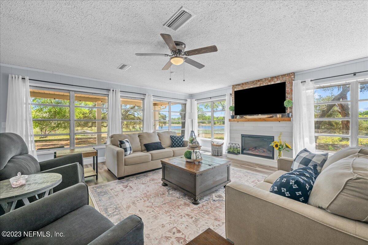 256 Swan Lake Road Melrose, FL 32666 - Photo 9 of 42 19-JWLeePhoto-5517