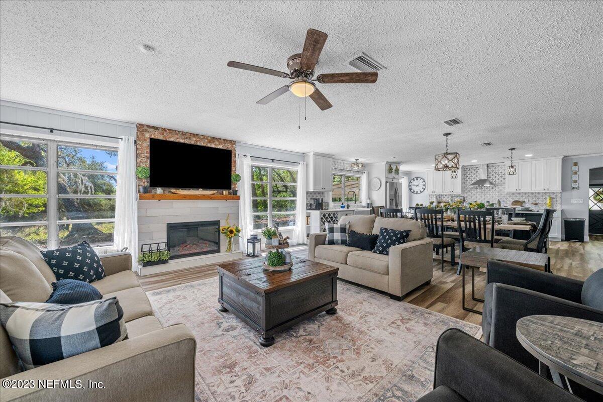 256 Swan Lake Road Melrose, FL 32666 - Photo 10 of 42 20-JWLeePhoto-5520