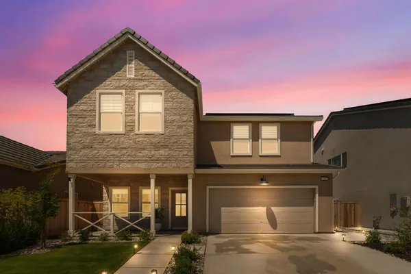 $594,999 | 1061 Fruitwood Avenue, Clovis, CA 93619