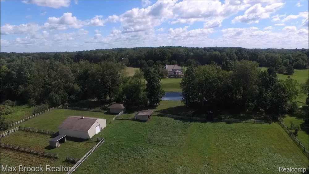 8687 Allen Road Clarkston, MI 48348 - Photo 5 of 68 6.jpg