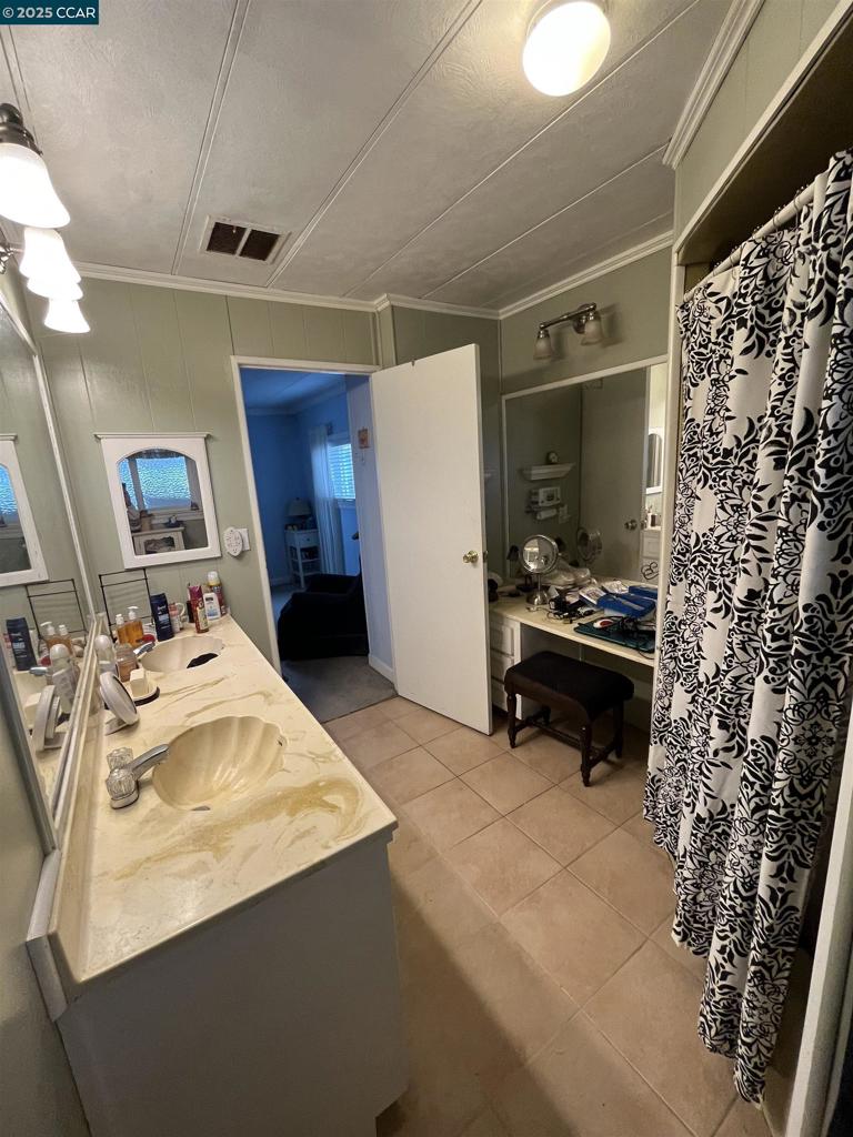 189 Cairo Drive Pacheco, CA 94553 - Photo 15 of 15 a utility room with sink dryer and washer