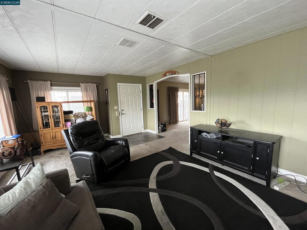 189 Cairo Drive Pacheco, CA 94553 - Photo 4 of 15 a room with furniture