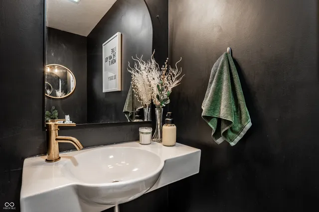 $549,900 | 1321 Hoyt Avenue, Indianapolis, IN 46203