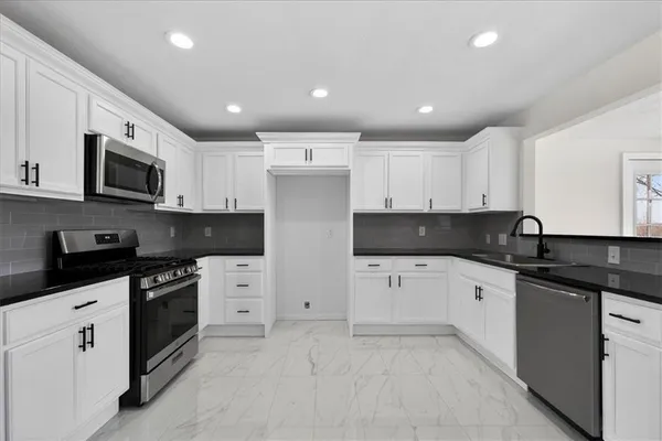 $250,000 | 604 East 164th Terrace, Belton, MO 64012
