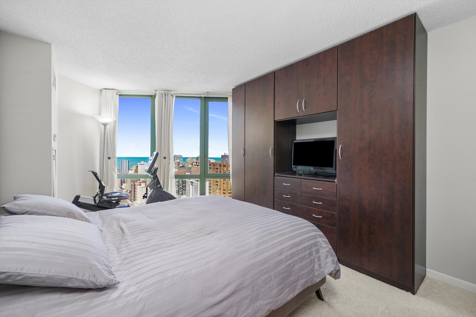 111 West Maple Street, Unit 3201 Chicago, IL 60610 - Photo 17 of 24