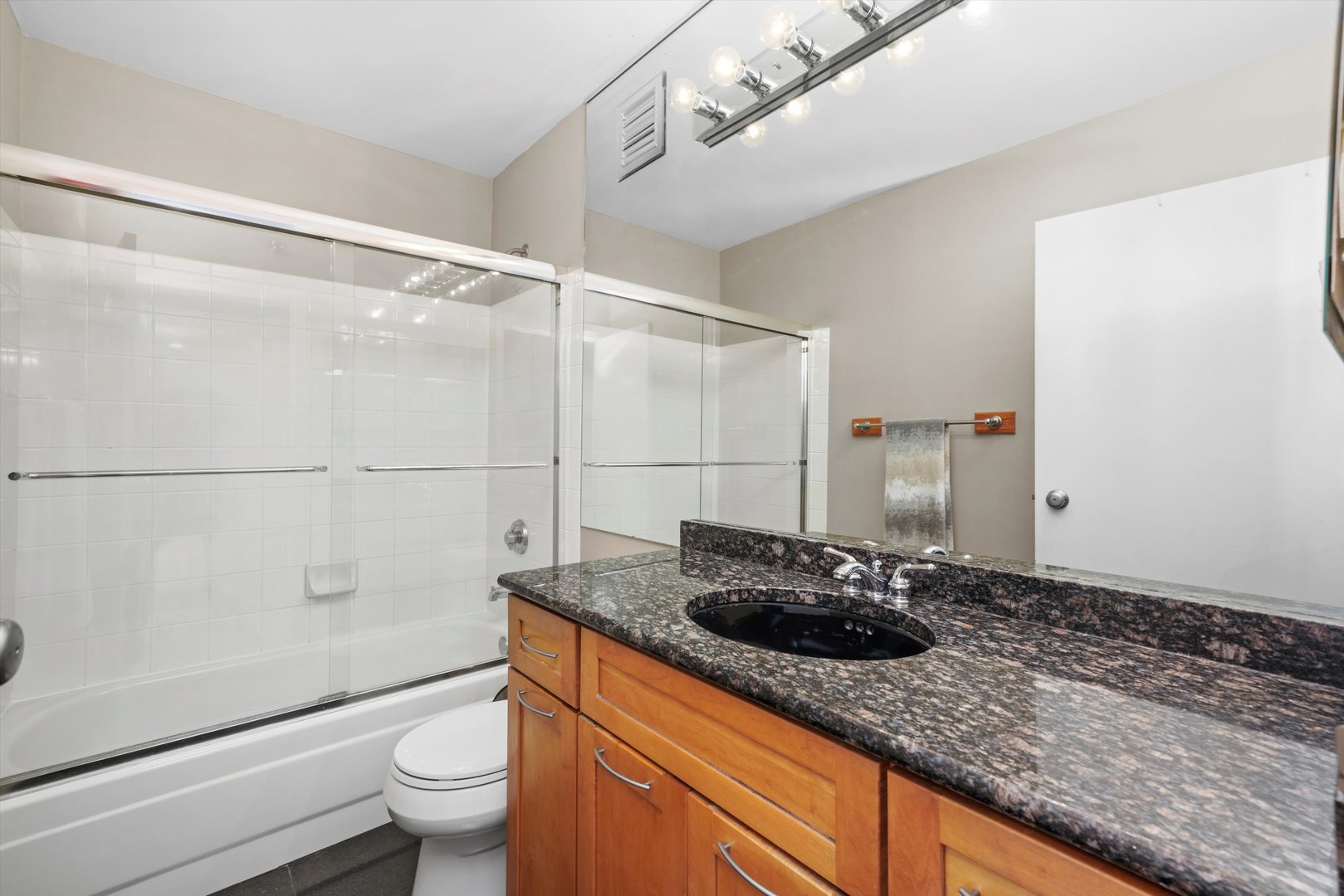 111 West Maple Street, Unit 3201 Chicago, IL 60610 - Photo 19 of 24