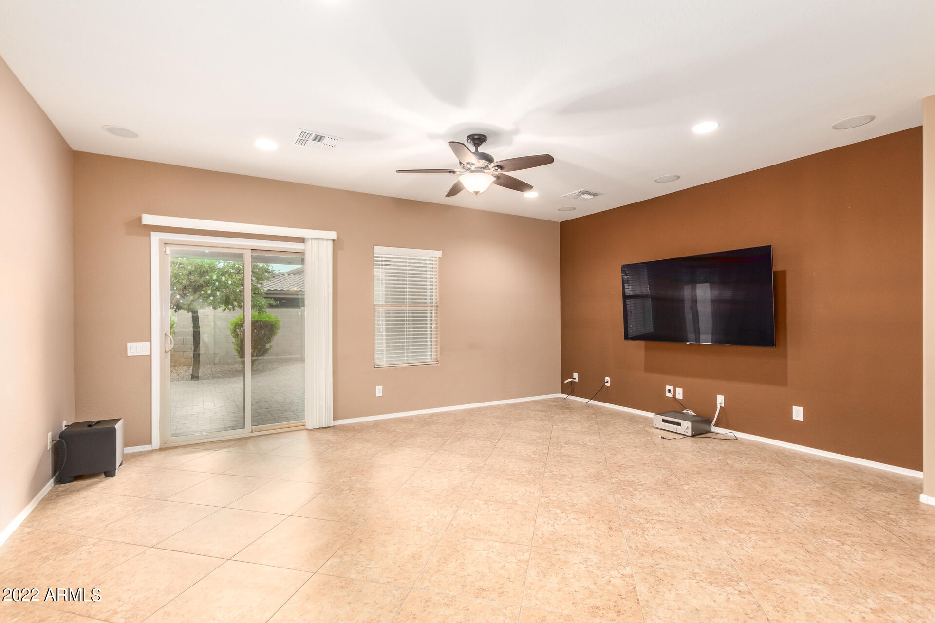 10826 West Avenida Del Rey Peoria, AZ 85383 - Photo 10 of 32 05-Avenida del Rey