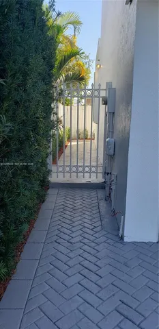 $699,900 | 11242 Southwest 62nd Lane, Miami, FL 33173