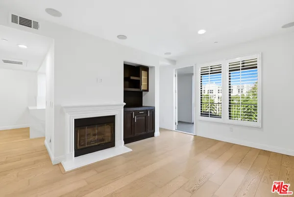 $1,299,000 | 5625 Crescent Park West, Unit 301, Playa Vista, CA 90094