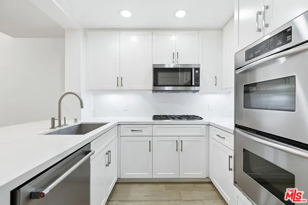 $1,299,000 | 5625 Crescent Park West, Unit 301, Playa Vista, CA 90094