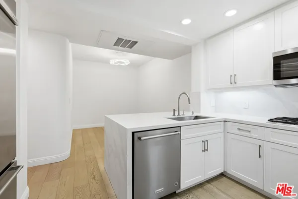 $1,299,000 | 5625 Crescent Park West, Unit 301, Playa Vista, CA 90094