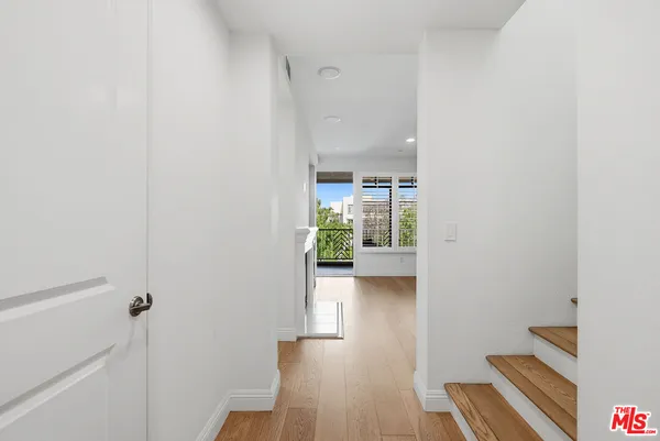 $1,299,000 | 5625 Crescent Park West, Unit 301, Playa Vista, CA 90094