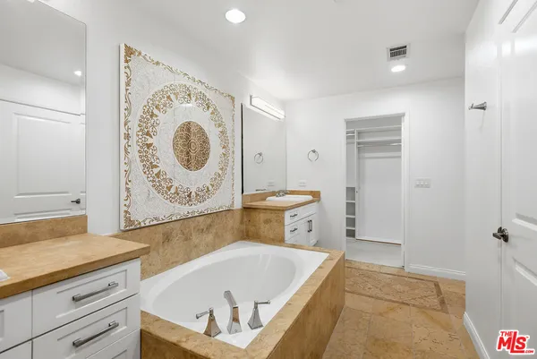 $1,299,000 | 5625 Crescent Park West, Unit 301, Playa Vista, CA 90094