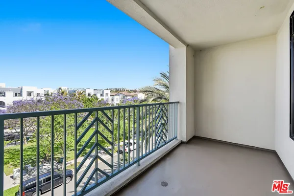 $1,299,000 | 5625 Crescent Park West, Unit 301, Playa Vista, CA 90094