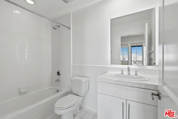 $1,299,000 | 5625 Crescent Park West, Unit 301, Playa Vista, CA 90094