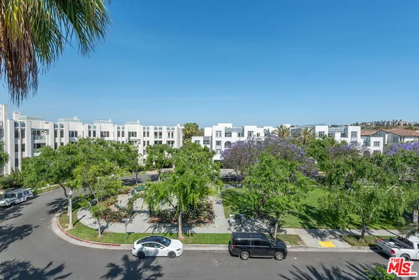 $1,299,000 | 5625 Crescent Park West, Unit 301, Playa Vista, CA 90094