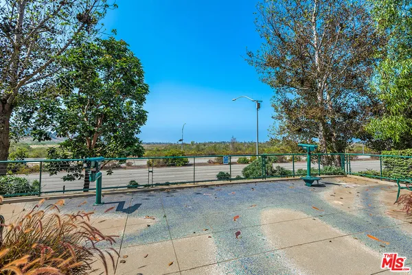 $1,299,000 | 5625 Crescent Park West, Unit 301, Playa Vista, CA 90094