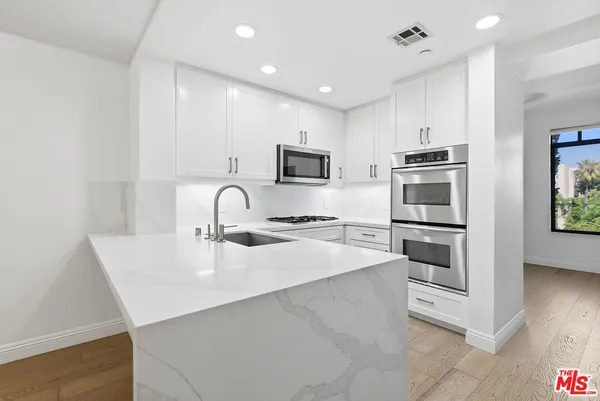 $1,299,000 | 5625 Crescent Park West, Unit 301, Playa Vista, CA 90094