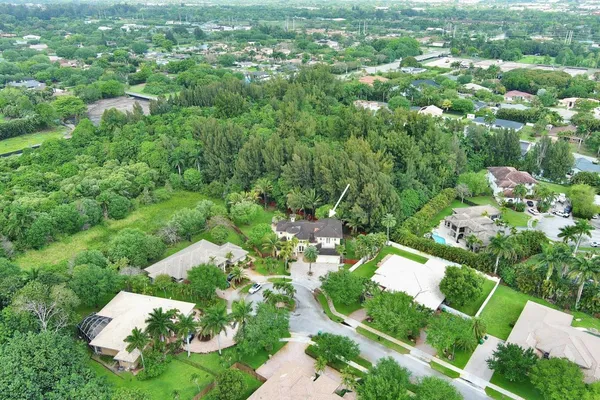 $9,000 | 6301 Southwest 58th Court, Davie, FL 33314