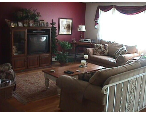 11 Ames Road Foxboro, MA 02035 - Photo 4 of 8 Gallery Image 4