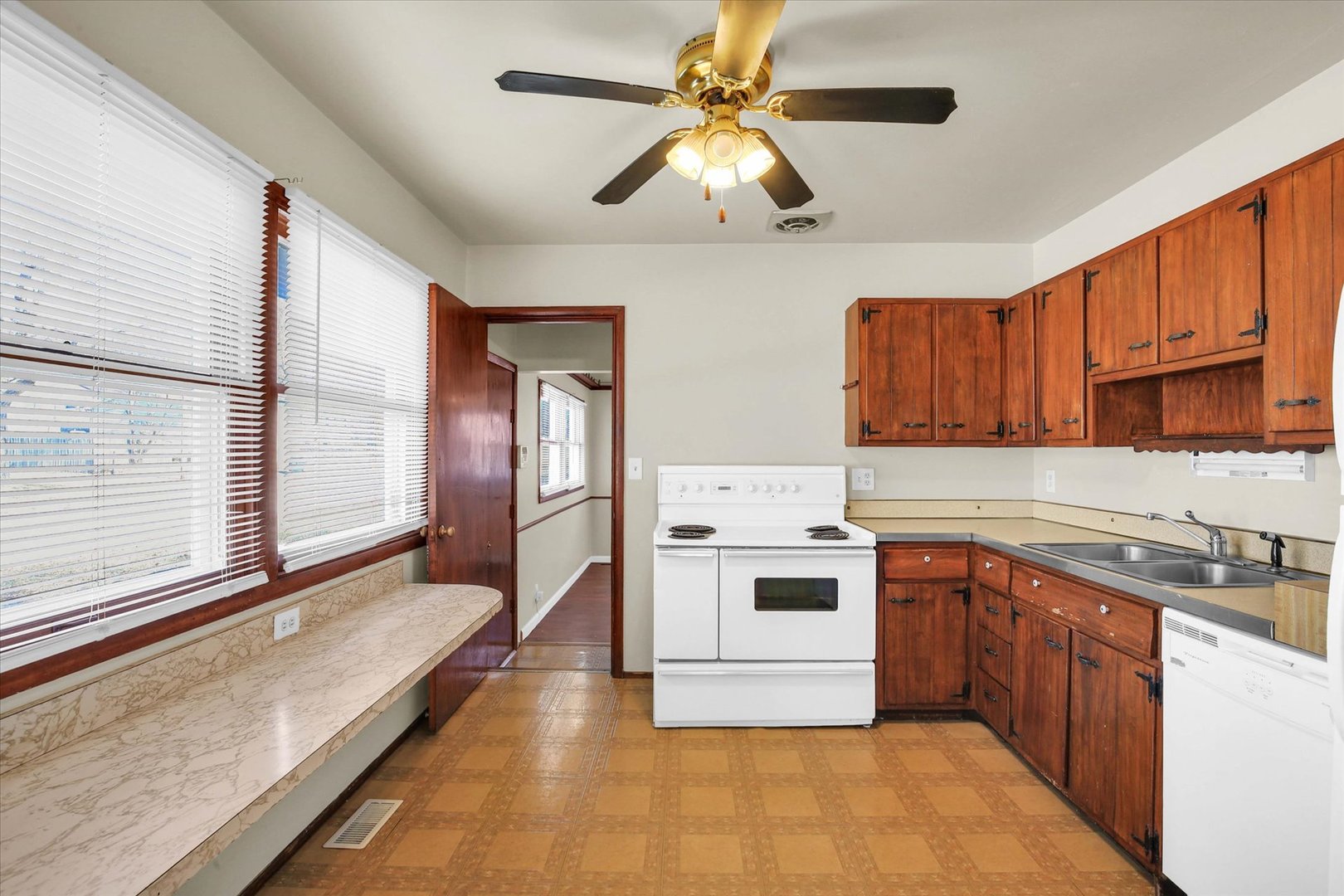 275 Wayside Avenue Decatur, IL 62521 - Photo 8 of 35