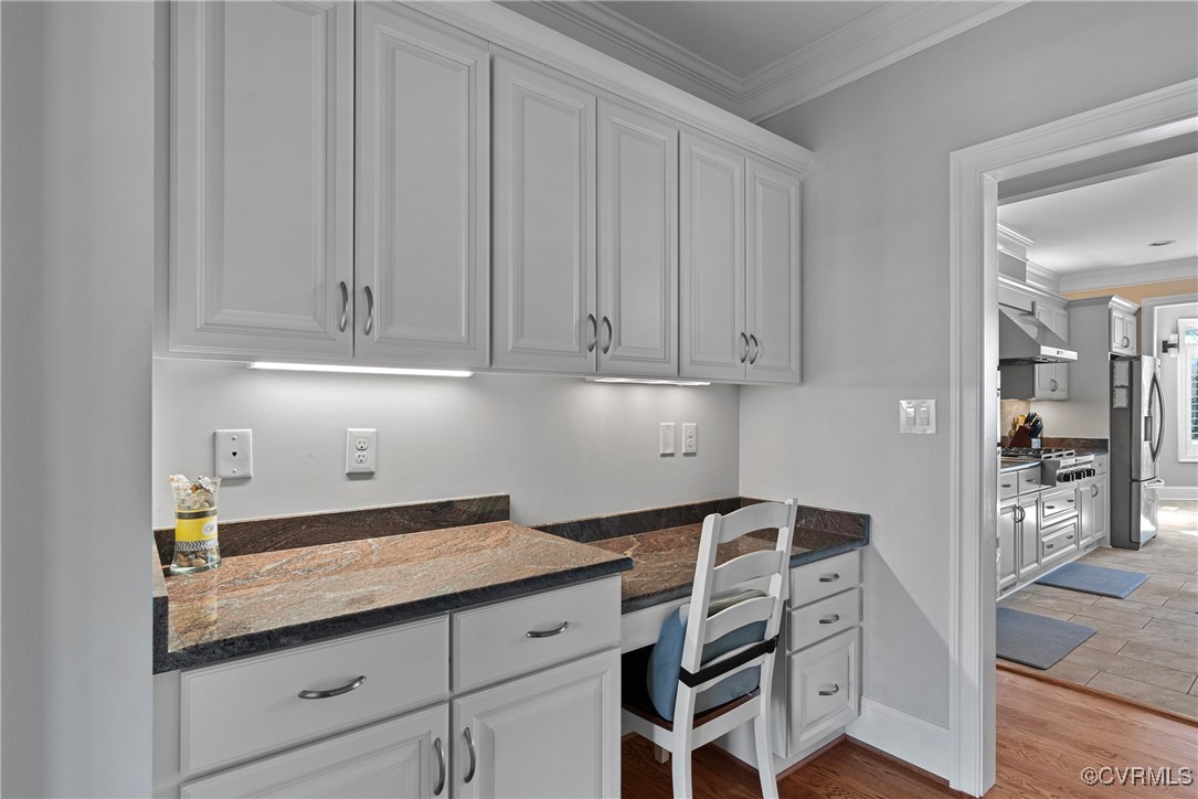 14424 Riverside Drive Ashland, VA 23005 - Photo 8 of 40 Office with built in study area, light wood-style