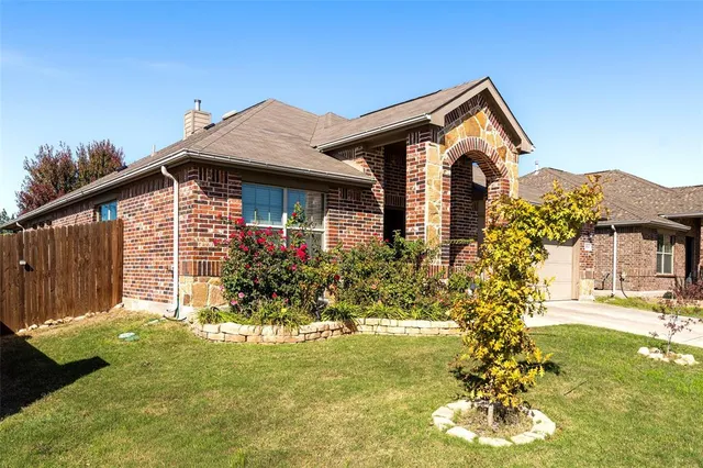 a front view of house with yard