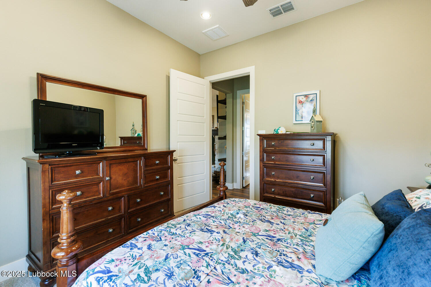 6611 Tiger Ropesville, TX 79358 - Photo 64 of 102 a room with a bed and flat screen tv