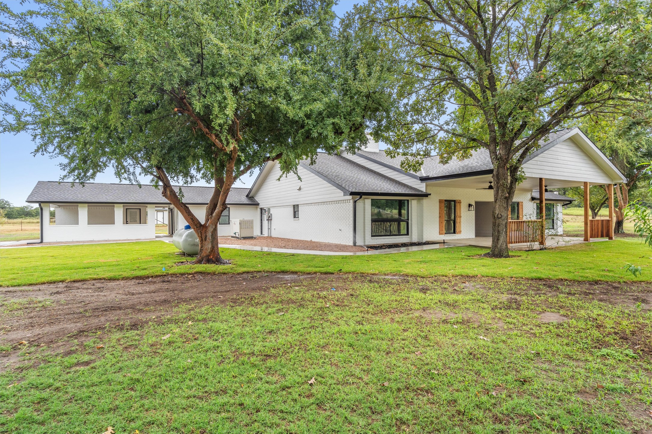 a view of a house with a yard