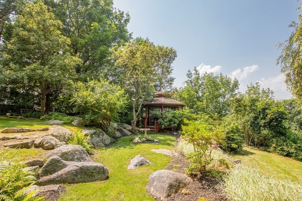 23 Cliff Road Gloucester, MA 01930 - Photo 33 of 37