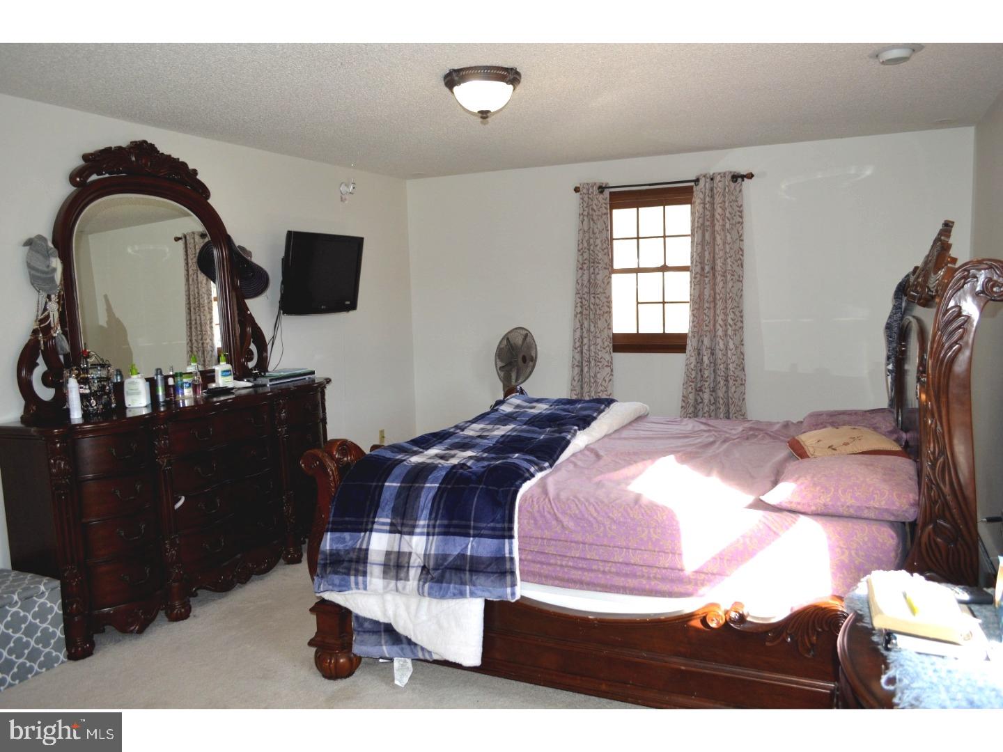 462 Doe Run Lane Springfield, PA 19064 - Photo 13 of 25 Master Bedroom